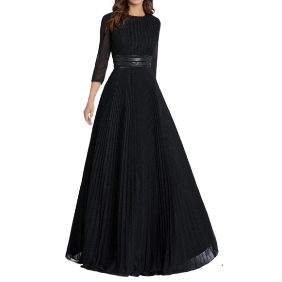 NWT Mac Duggal 30700 Black Shimmering Pleated A-Line Gown- Sz 10